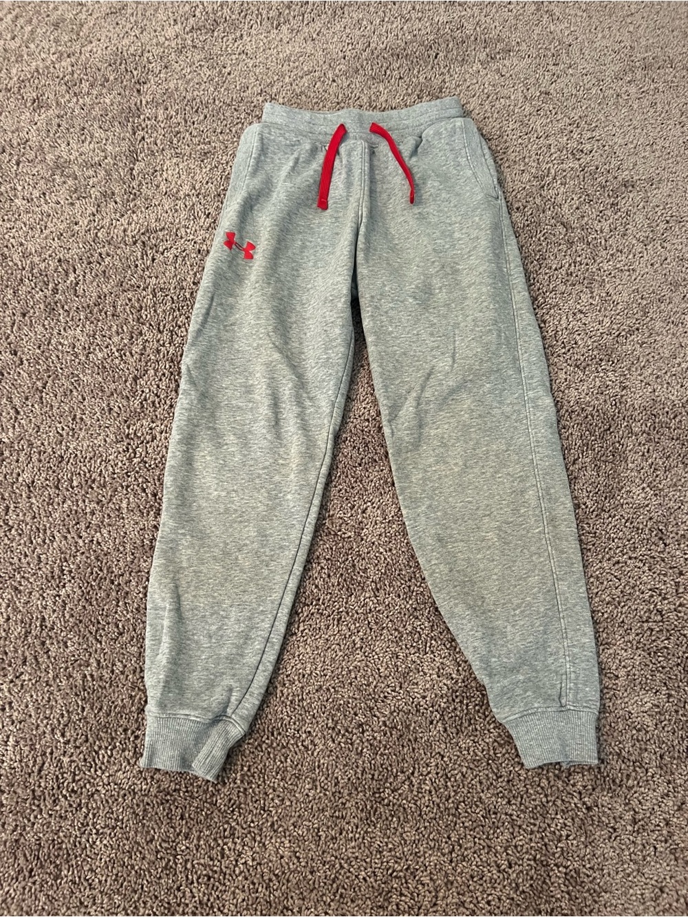 Under Armour Boys Youth Medium Gray Fleece Jogger Sweatpants Red Logo